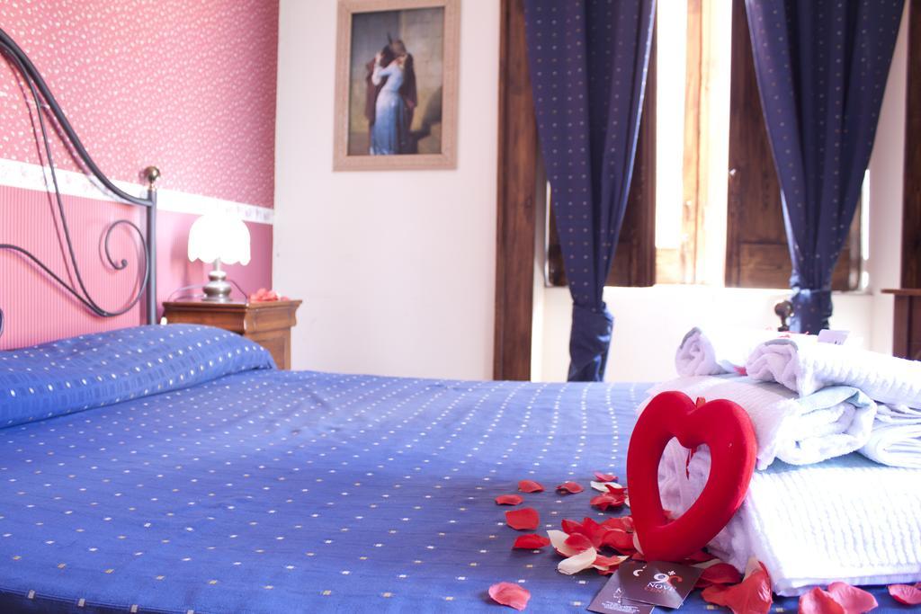 Hotel Ristorante Novecento Казерта Номер фото